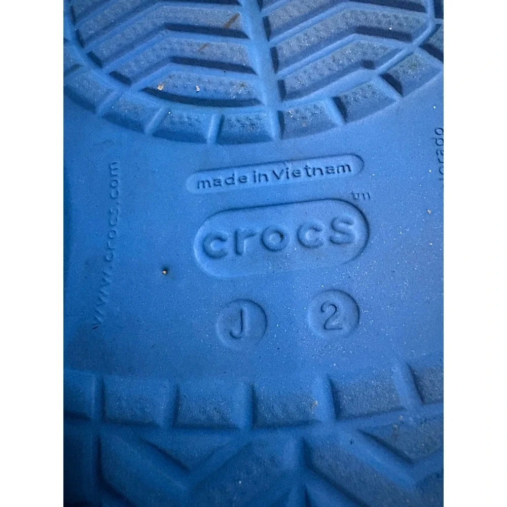 Boys or girls Crocs Baby Shark Pinkfong Blue‎ Clogs Kids Size 2 Slip On Shoe